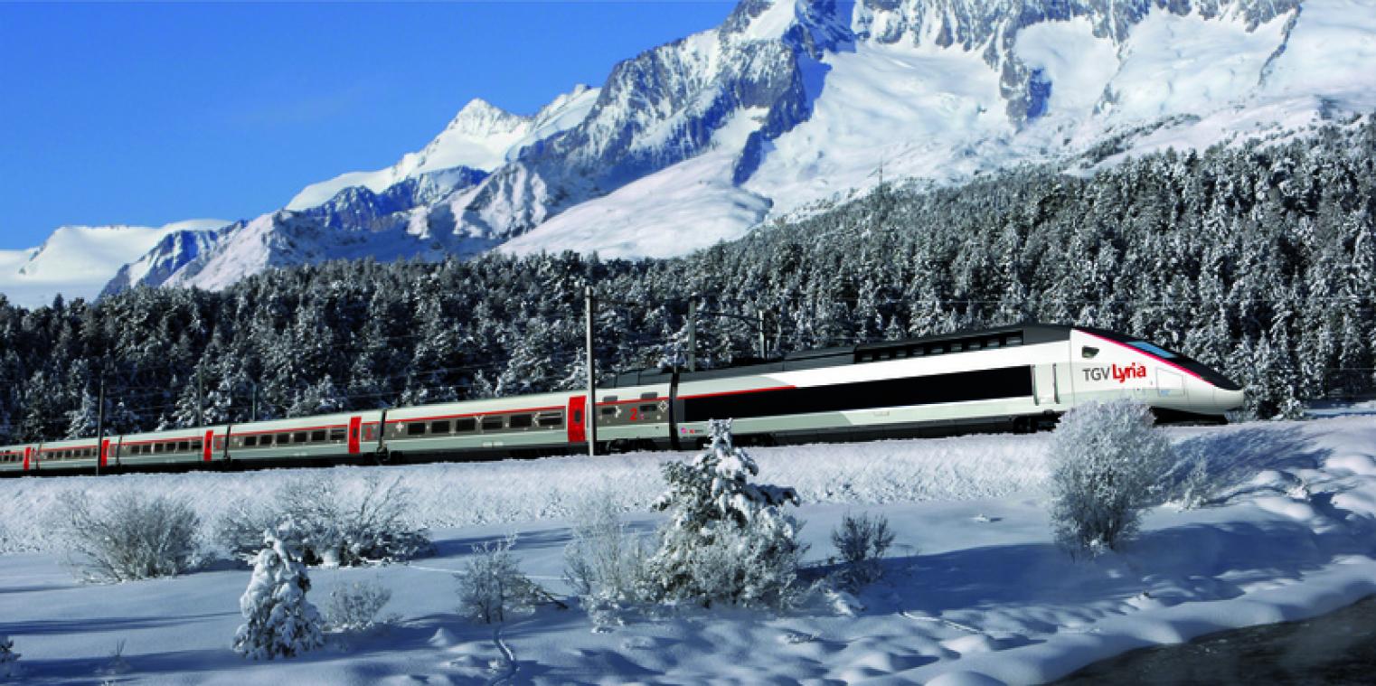 TGV Lyria vers les Alpes enneigées