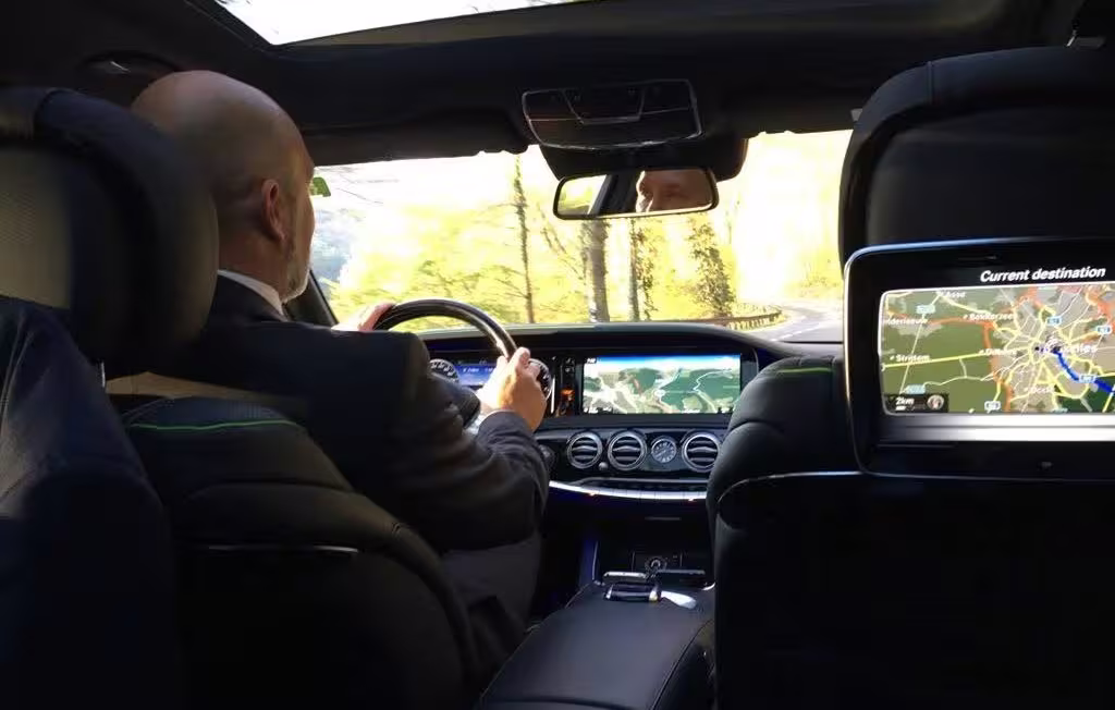 Chauffeur à disposition